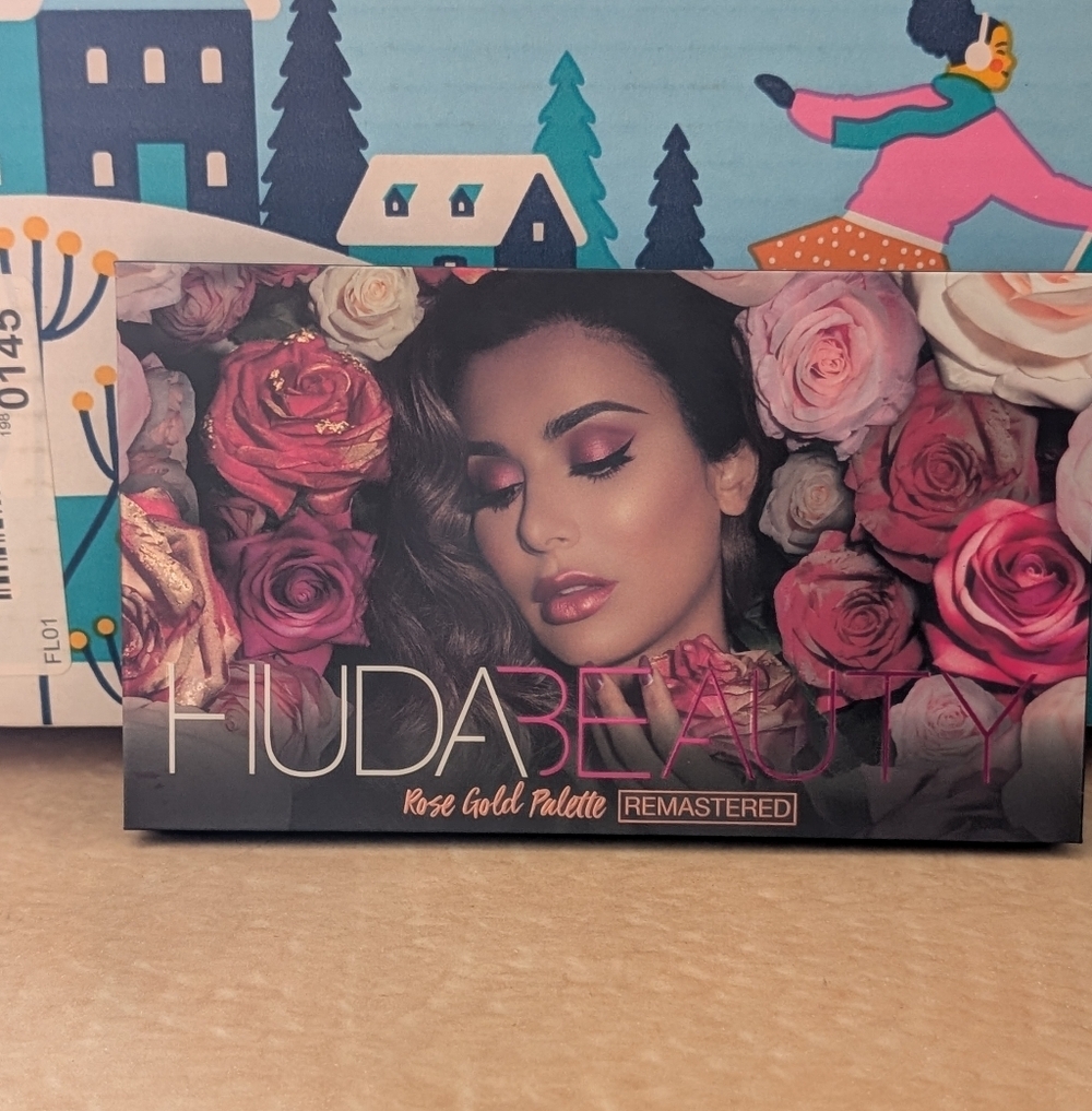 HUDA BEAUTY Rose Gold Palette Remastered - Pink and Gold Hues..New In Box - Picture 1 of 4